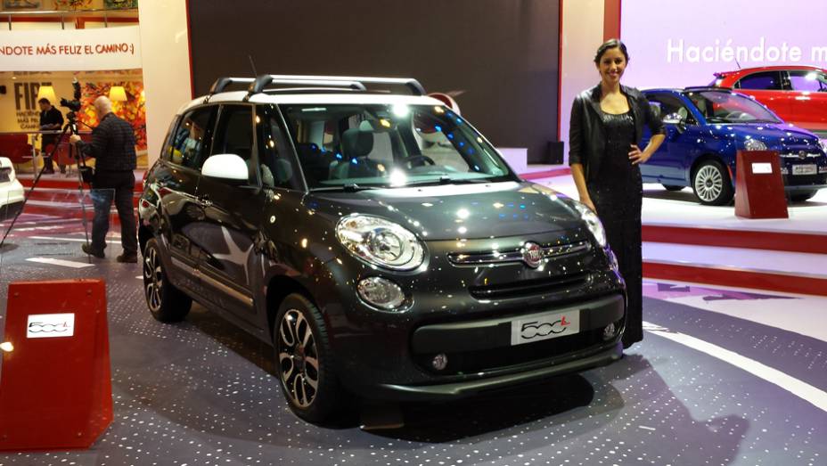 Da Fiat pegamos o 500L, compacto alongado para levar quatro pessoas de maneira mais confortável