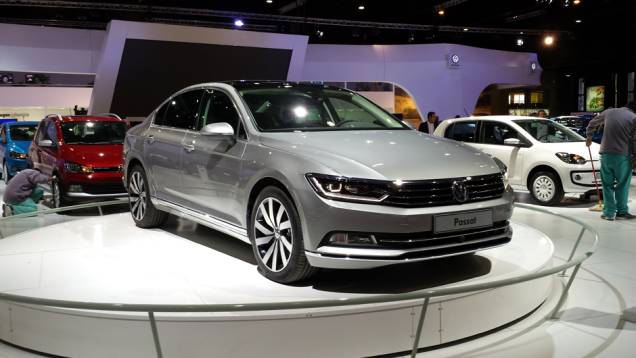 E na Volkswagen o novo sedã de luxo Passat foi revelado E na Volkswagen o novo sedã de luxo Passat foi revelado