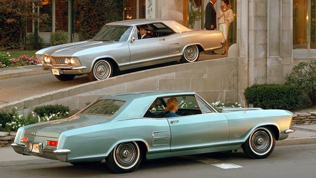 Riviera 1963Cupê de luxo que abrilhantou a linha Buick e se tornou um símbolo de sofisticação e bom gosto de Detroit, já sem excessos de estilo