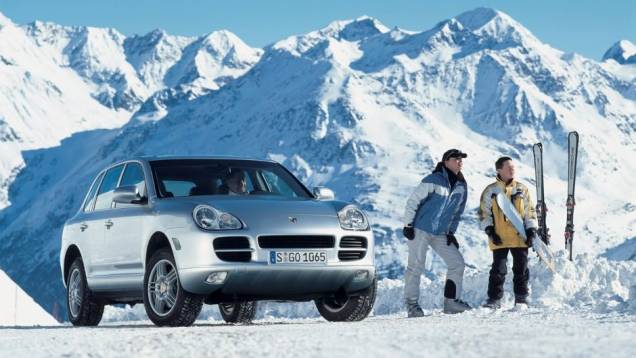 SUV - Desde 2002 o Cayenne faz da Porsche uma referência em utilitário esportivo de alto luxo. Com motor dianteiro e tração 4X4, o modelo de rua que representou a maior ruptura da linha Porsche alavancou as vendas da marca.