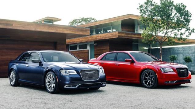 Chrysler 300 modelo 2015 lançado no Salão de Los Angeles | <a href="https://quatrorodas.abril.com.br/noticias/saloes/losangeles-2014/chrysler-lanca-300-2015-salao-los-angeles-816083.shtml" rel="migration">Leia mais</a>