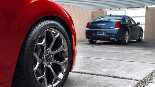 Chrysler 300 modelo 2015 lançado no Salão de Los Angeles | <a href="https://quatrorodas.abril.com.br/noticias/saloes/losangeles-2014/chrysler-lanca-300-2015-salao-los-angeles-816083.shtml" rel="migration">Leia mais</a>