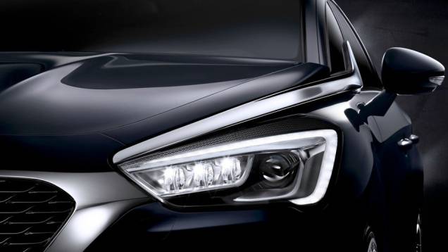Faróis com luzes de xênon e LED e indicadores de direção sequenciais são provenientes do DS3 | <a href="https://quatrorodas.abril.com.br/noticias/saloes/genebra-2015/ds5-nova-cara-oficialmente-revelado-837002.shtml" rel="migration">Leia mais</a> Faróis com luzes de xênon e LED e indicadores de direção sequenciais são provenientes do DS3 | <a href="https://quatrorodas.abril.com.br/noticias/saloes/genebra-2015/ds5-nova-cara-oficialmente-revelado-837002.shtml" rel="migration">Leia mais</a>