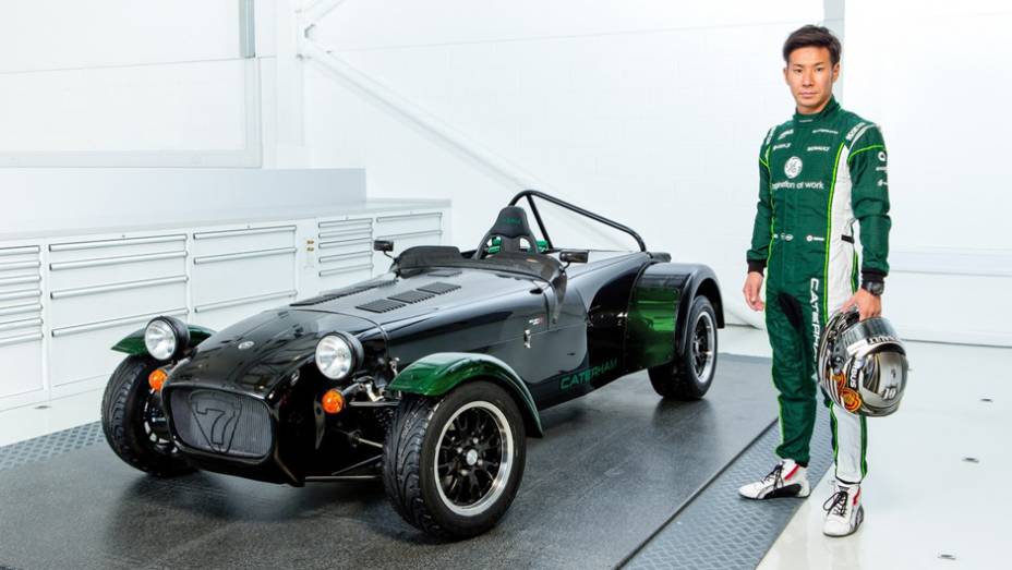 Caterham Seven Kamui Kobayashi Limited Edition | <a href="https://quatrorodas.abril.com.br/noticias/mercado/caterham-lanca-seven-kamui-kobayashi-limited-edition-784171.shtml" rel="migration">Leia mais</a>