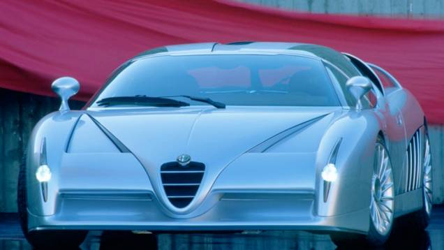 Alfa Romeo Scighera (1997) - Que melhor roupagem haveria para um motor V6 biturbo de 400 cv e tração 4X4 que a de um superesportivo da Italdesign? Seu nome significa neblina em dialeto milanês. Alfa Romeo Scighera (1997) - Que melhor roupagem haveria para um motor V6 biturbo de 400 cv e tração 4X4 que a de um superesportivo da Italdesign? Seu nome significa neblina em dialeto milanês.