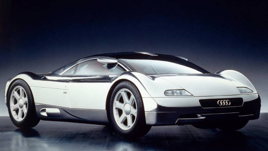 Audi Avus quattro (1991) - Destaque no Salão de Tóquio. Os paralamas de sua bela carroceria de alumínio polido pareciam músculos. O motor W12 de 509 cv o leva a acelerar de 0 a 100 km/h em menos de 3 segundos.