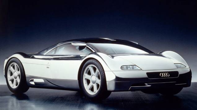 Audi Avus quattro (1991) - Destaque no Salão de Tóquio. Os paralamas de sua bela carroceria de alumínio polido pareciam músculos. O motor W12 de 509 cv o leva a acelerar de 0 a 100 km/h em menos de 3 segundos.