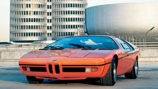 BMW Turbo (1972) - Com asas de gaivota como os primeiros Mercedes SL, foi criado para celebrar as Olimpíadas de Munique. Sua arquitetura foi aproveitada no M1 de 1979, mas seu belo desenho não. BMW Turbo (1972) - Com asas de gaivota como os primeiros Mercedes SL, foi criado para celebrar as Olimpíadas de Munique. Sua arquitetura foi aproveitada no M1 de 1979, mas seu belo desenho não.