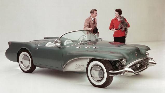 Buick Wildcat II (1954) - Antes de um Buick de linha, o nome - gato selvagem em inglês - batizou três conceitos entre 1953 e 1955. O II era um roadster agressivo, com paralamas dianteiros escancarados e um V8 de 220 cv.