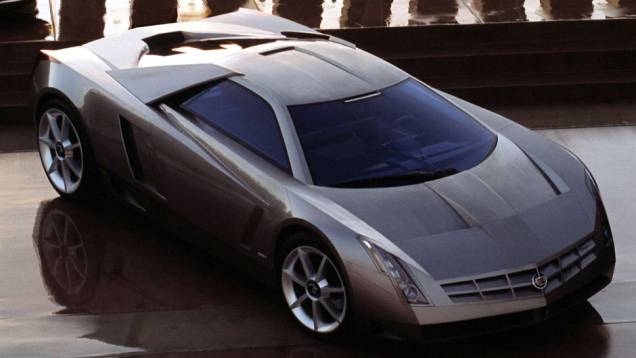 Cadillac Cien (2002) - O centenário da Cadillac foi celebrado em grande estilo, com um superesportivo conceitual de motor V12 e 750 cv. Um carro de imagem que teria revolucionado a história da marca.