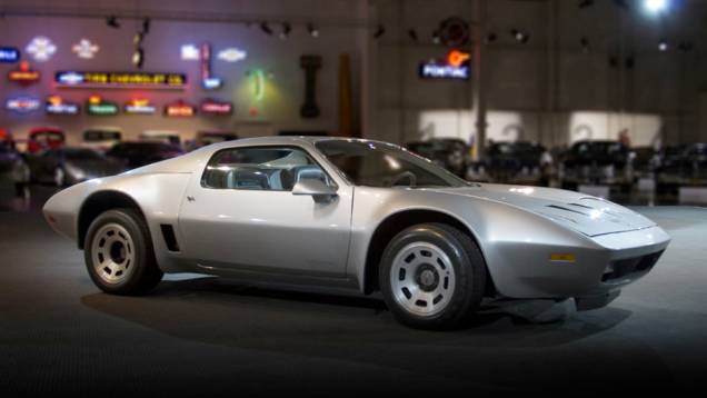 Chevrolet XP-895 Reynolds Aluminum Corvette (1972) - Com motor V8 central transversal e carroceria de alumínio feita em parceria com a Reynolds Aluminum (houve um 2º exemplar de aço), ele rompia com tradições do Corvette.