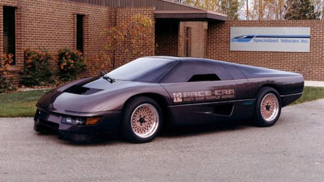 Dodge M4S Turbo Interceptor (1984) - Lembrado pelo filme Wraith - A Aparição (1986), ele apareceu no Salão de Detroit e se tornou pace car naquele ano. O motor central de 4 cilindros e 2.2 litros recebeu 2 turbos. Rendia 440 cv. Dodge M4S Turbo Interceptor (1984) - Lembrado pelo filme Wraith - A Aparição (1986), ele apareceu no Salão de Detroit e se tornou pace car naquele ano. O motor central de 4 cilindros e 2.2 litros recebeu 2 turbos. Rendia 440 cv.