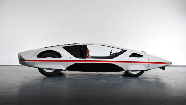 Ferrari Modulo (1970) - Sobre um chassi da 512S de produção, a Pininfarina criou uma linha da cintura bem mais baixa que o topo da abertura (parcial) das rodas. Para acessar o interior, parte do teto deslizava para frente.