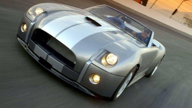 Ford Shelby Cobra (2004) - Fiel ao estilo do Shelby Cobra original, ele também trazia um motor V10, assim como o Dodge Viper. Eram 6.4 litros, 605 cv e 69,3 mkgf, para honrar a inveavel tradição do clássico sessentista. Ford Shelby Cobra (2004) - Fiel ao estilo do Shelby Cobra original, ele também trazia um motor V10, assim como o Dodge Viper. Eram 6.4 litros, 605 cv e 69,3 mkgf, para honrar a inveavel tradição do clássico sessentista.