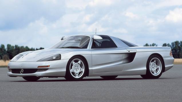 Mercedes-Benz C112 (1991) - Com um V12 central de 6.0 litros, 408 cv e 59 mkgf, ele alcançava 310 km/h e acelerava de 0 a 100 km/h em 4,9 segundos. Ah, sim, não faltaram as portas asa-de-gaivota da SL clássica. Mercedes-Benz C112 (1991) - Com um V12 central de 6.0 litros, 408 cv e 59 mkgf, ele alcançava 310 km/h e acelerava de 0 a 100 km/h em 4,9 segundos. Ah, sim, não faltaram as portas asa-de-gaivota da SL clássica.