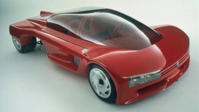 Peugeot Proxima (1986) - Destaque no Salão de Paris, exibia um amplo teto transparente, frente curta e traseira longa que parecia se deslocar da carroceria de fibra de carbono. Seu V6 biturbo de 4.8 litros gerava 600 cv.