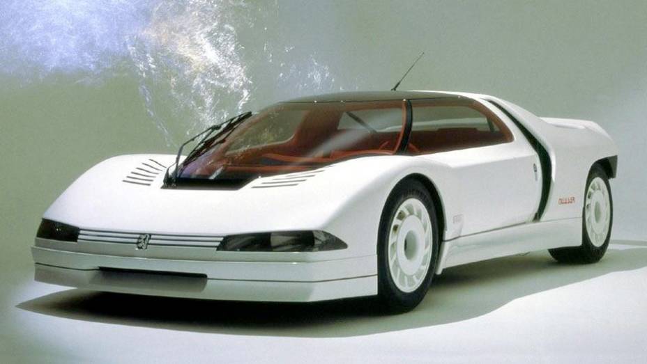 Peugeot Quasar (1984) - 1º da trilogia de superesportivos oitentistas da marca, ele já adotava dois turbos para seu 4-cilindros de 1.6 litro render 600 cv. Portas tipo tesoura e motor central exposto eram suas marcas visuais.