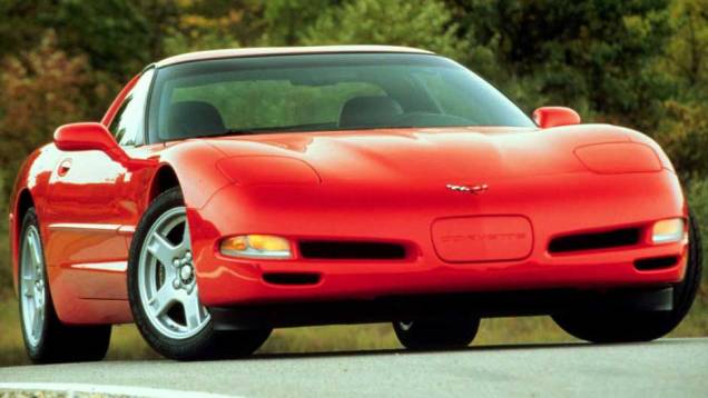 Corvette C5 veio em 1997 | <a href="https://quatrorodas.abril.com.br/classicos/faixa/chevrolet-corvette-completa-60-anos-691868.shtml" rel="migration">Leia mais</a>