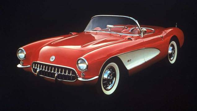 Em 1956, modelo recebeu seu primeiro face-lift | <a href="https://quatrorodas.abril.com.br/classicos/faixa/chevrolet-corvette-completa-60-anos-691868.shtml" rel="migration">Leia mais</a>