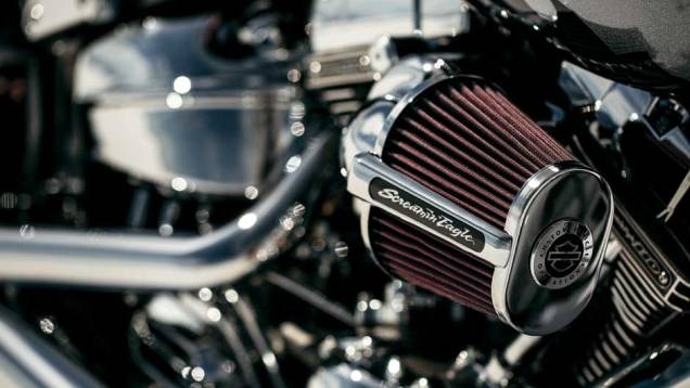 O filtro de ar Screaming Eagle é estilo Ventilator, otimizando o desempenho da moto | <a href="https://quatrorodas.abril.com.br/moto/noticias/harley-davidson-tres-novidades-ao-salao-duas-rodas-756391.shtml" rel="migration">Leia mais</a> O filtro de ar Screaming Eagle é estilo Ventilator, otimizando o desempenho da moto | <a href="https://quatrorodas.abril.com.br/moto/noticias/harley-davidson-tres-novidades-ao-salao-duas-rodas-756391.shtml" rel="migration">Leia mais</a>