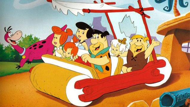 Os Flintstones (1960-1966) - A alegoria da família moderna segundo a idade da pedra incluía um carro movido a passos dos ocupantes, com dois cilindros de rocha em vez das quatro rodas Os Flintstones (1960-1966) - A alegoria da família moderna segundo a idade da pedra incluía um carro movido a passos dos ocupantes, com dois cilindros de rocha em vez das quatro rodas