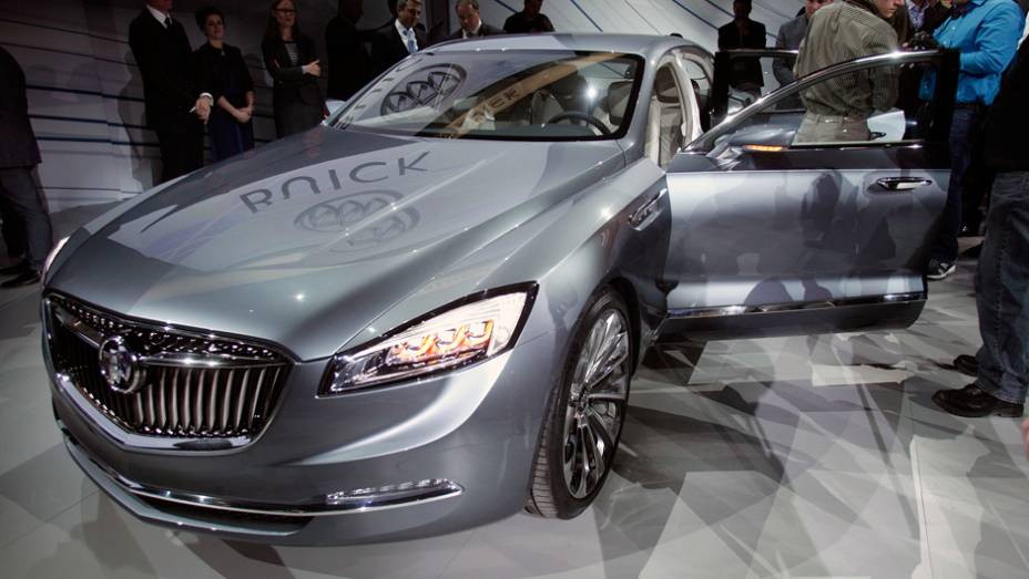 Buick Avenir concept | <a href="https://quatrorodas.abril.com.br/noticias/saloes/detroit-2015/buick-revela-avenir-concept-824440.shtml" rel="migration">Leia mais</a> | <a href="https://quatrorodas.abril.com.br/galerias/saloes/detroit-2015/direto-detroit-parte-2-825561.shtml" rel="migration">V</a>