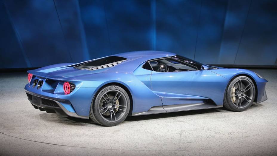 Ford GT concept | <a href="https://quatrorodas.abril.com.br/noticias/saloes/detroit-2015/ford-gt-concept-mostrado-detroit-824580.shtml" rel="migration">Leia mais</a> | <a href="https://quatrorodas.abril.com.br/galerias/saloes/detroit-2015/direto-detroit-parte-2-825561.shtml" rel="migration">V</a>