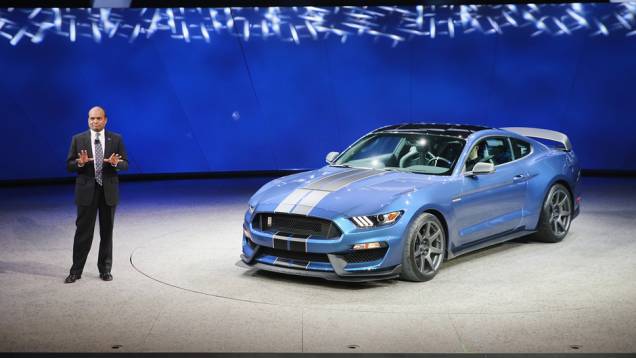 Ford Mustang Shelby GT350 R| <a href="https://quatrorodas.abril.com.br/noticias/saloes/detroit-2015/mustang-shelby-gt350r-lancado-pela-ford-824780.shtml" rel="migration">Leia mais</a> | <a href="https://quatrorodas.abril.com.br/galerias/saloes/detroit-2015/direto-detroit-pa" rel="migration"></a>