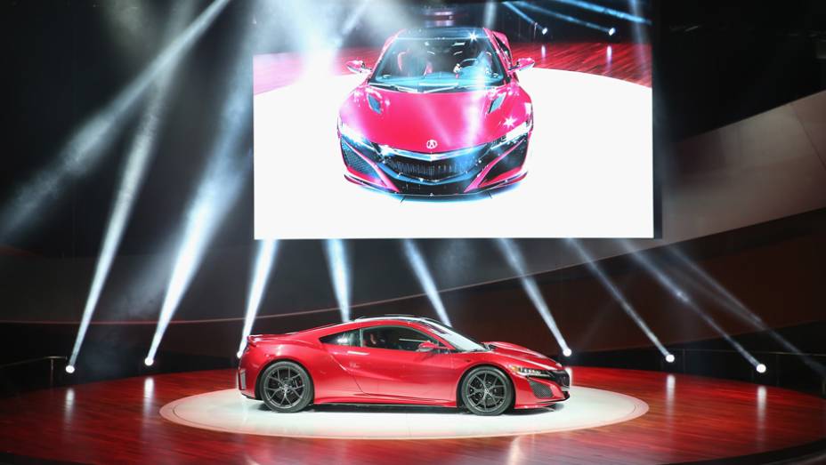 Acura NSX | <a href="https://quatrorodas.abril.com.br/noticias/saloes/detroit-2015/acura-oficializa-nsx-modelo-pode-vir-ao-brasil-824741.shtml" rel="migration">Leia mais</a> | <a href="https://quatrorodas.abril.com.br/galerias/saloes/detroit-2015/direto-detroit-parte-2-825561" rel="migration"></a>