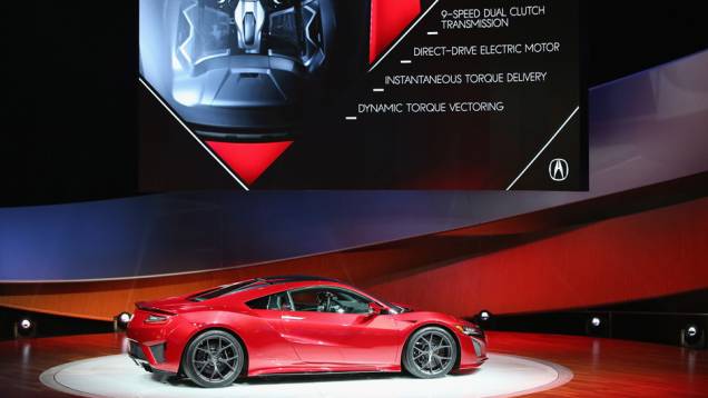 Acura NSX | <a href="https://quatrorodas.abril.com.br/noticias/saloes/detroit-2015/acura-oficializa-nsx-modelo-pode-vir-ao-brasil-824741.shtml" rel="migration">Leia mais</a> | <a href="https://quatrorodas.abril.com.br/galerias/saloes/detroit-2015/direto-detroit-parte-2-825561" rel="migration"></a>