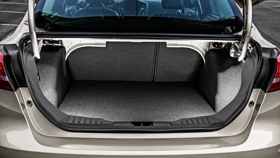 Porta-malas manteve os 421 litros de capacidade, abaixo da média dos concorrentes | <a href="https://quatrorodas.abril.com.br/carros/impressoes/ford-focus-fastback-889520.shtml" rel="migration">Leia mais</a> Porta-malas manteve os 421 litros de capacidade, abaixo da média dos concorrentes | <a href="https://quatrorodas.abril.com.br/carros/impressoes/ford-focus-fastback-889520.shtml" rel="migration">Leia mais</a>