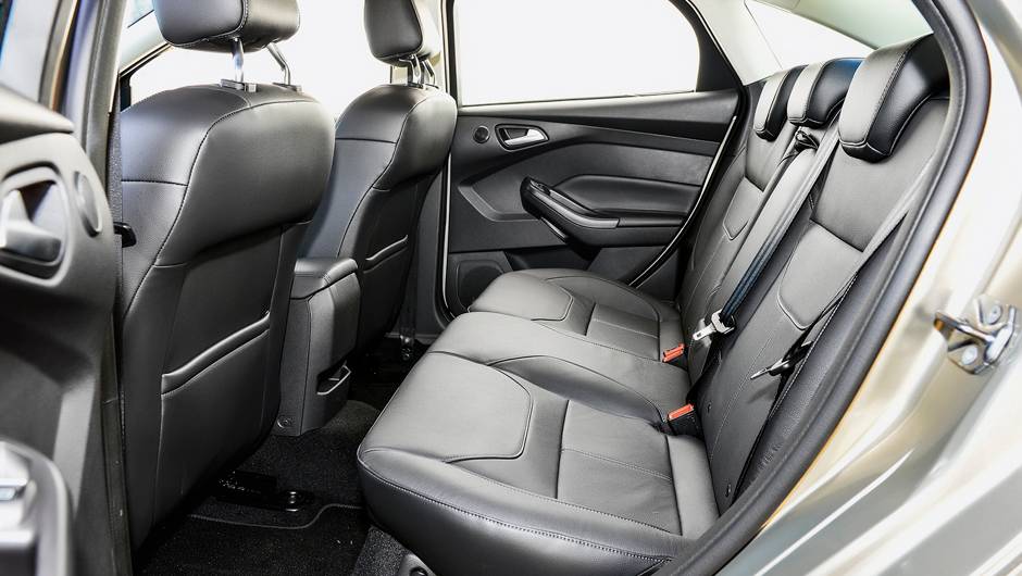 Quem tem mais de 1,80 metro não fica muito confortável: espaço no banco traseiro não é dos mais generosos | <a href="https://quatrorodas.abril.com.br/carros/impressoes/ford-focus-fastback-889520.shtml" rel="migration">Leia mais</a> Quem tem mais de 1,80 metro não fica muito confortável: espaço no banco traseiro não é dos mais generosos | <a href="https://quatrorodas.abril.com.br/carros/impressoes/ford-focus-fastback-889520.shtml" rel="migration">Leia mais</a>