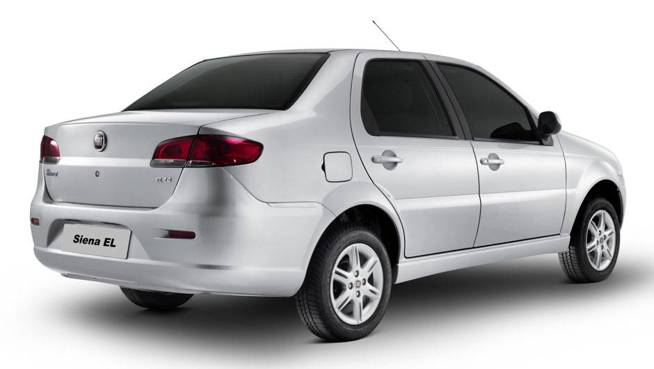 Se a frente mudou, nenhum dos carros teve altera&ccedil;&otilde;es significativas na parte de tr&aacute;s | <a href="https://quatrorodas.abril.com.br/carros/lancamentos/fiat-palio-weekend-siena-strada-2013-688581.shtml" rel="migration">Leia mais</a>