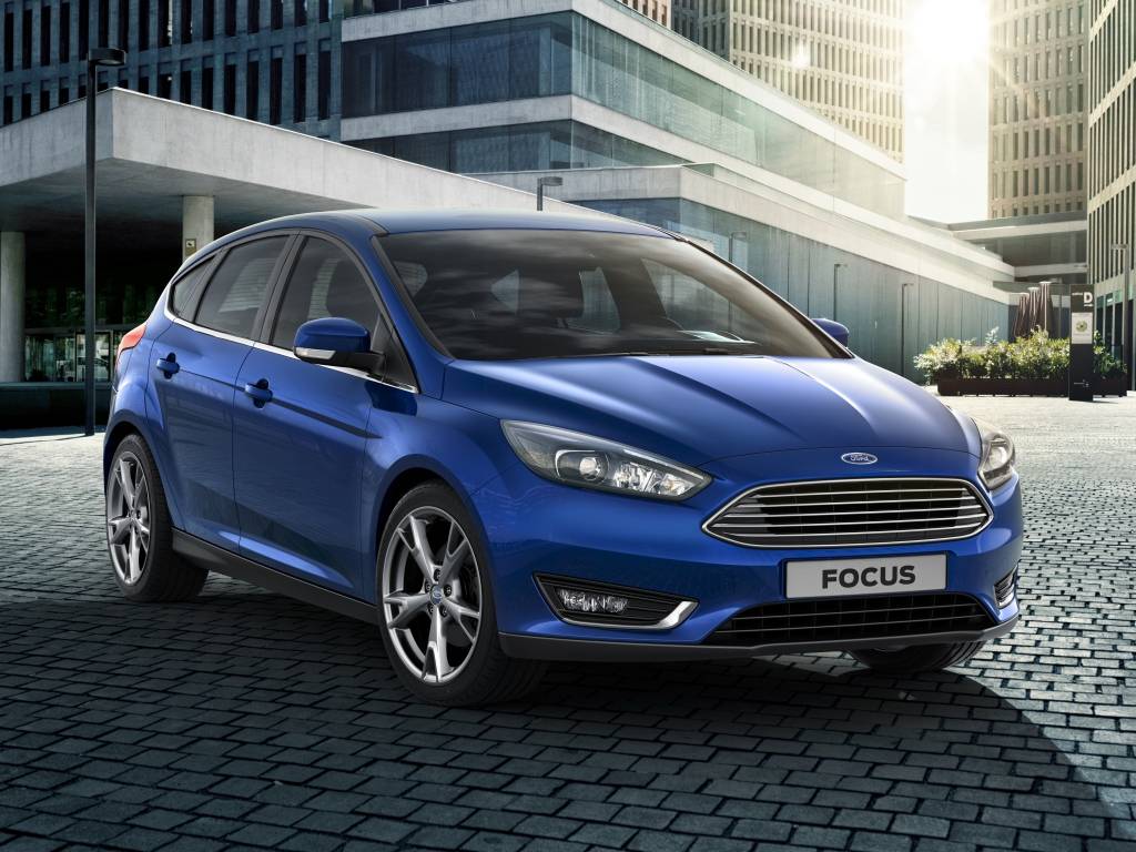 <strong>Ford Focus/Focus Fastback &ndash;</strong>&nbsp;Com foco em custo-benef&iacute;cio (o que se perdeu ao longo do tempo), a linha Focus ganhou cara nova. <a href="https://quatrorodas.abril.com.br/materia/ford-focus-fastback-889520" rel="Para o sed&atilde;" target="_blank">Para o sed&atilde;</a>, a principal novidade foi a ado&ccedil;&atilde;o do &ldquo;sobrenome&rdquo; Fastback.&nbsp;