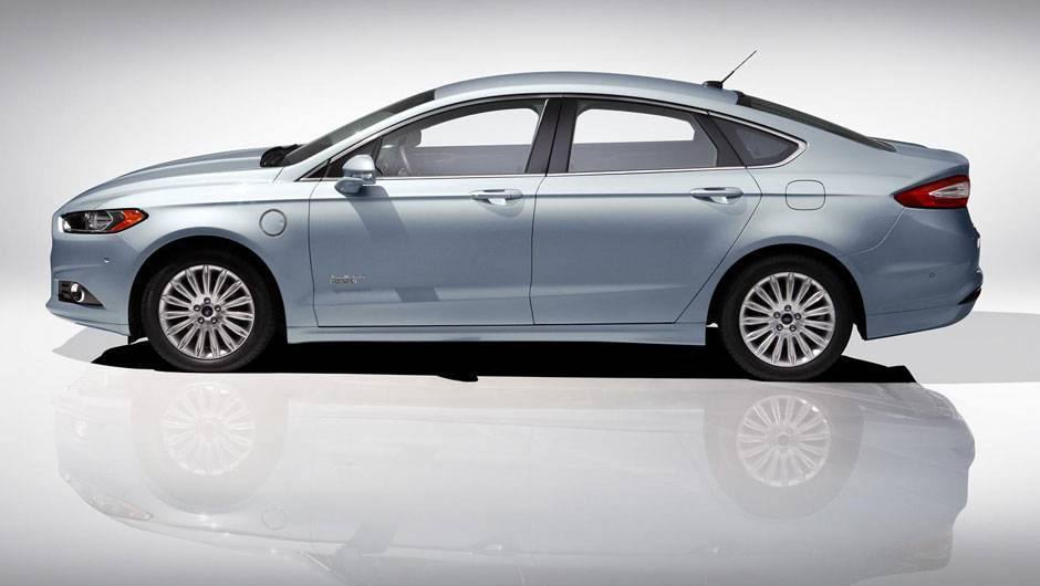 A Ford garante que o Energi faz mais de 40 quil&ocirc;metros com um litro de combust&iacute;vel | <a href="https://quatrorodas.abril.com.br/salao-do-automovel/2012/carros/fusion-706006.shtml" rel="migration">Leia mais</a>