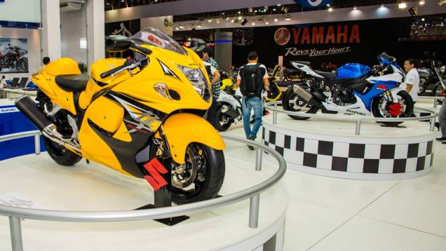 Estande da Suzuki no Salão Duas Rodas 2013 | <a href="https://quatrorodas.abril.com.br/moto/noticias/suzuki-exibe-inazuma-salao-duas-rodas-756473.shtml" rel="migration">Leia mais</a>