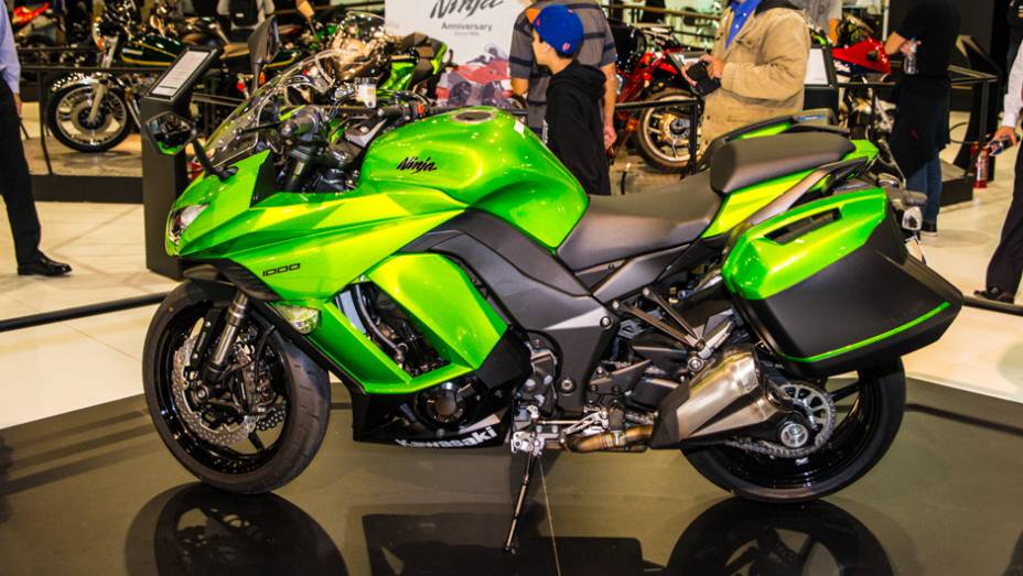 Kawasaki Ninja 1000 Tourer ABS | <a href="https://quatrorodas.abril.com.br/moto/galerias/kawasaki/kawasaki-ninja-1000-tourer-abs-2014-756549.shtml" rel="migration">Leia mais</a>