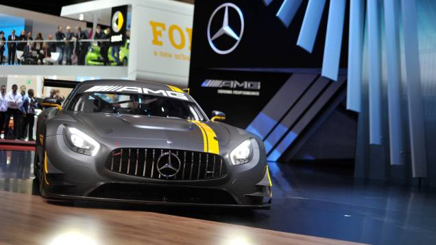 Mercedes AMG GT3 | <a href="https://quatrorodas.abril.com.br/noticias/saloes/genebra-2015/surgem-fotos-oficiais-mercedes-amg-gt3-841680.shtml" rel="migration">Leia mais</a>