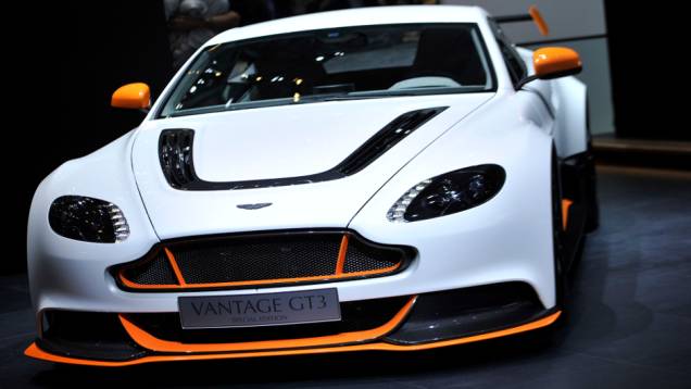 Aston Martin Vantage GT3 | <a href="https://quatrorodas.abril.com.br/noticias/saloes/genebra-2015/aston-martin-apresenta-vantage-gt3-rua-837641.shtml" rel="migration">Leia mais</a>