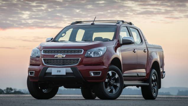 High Country é a nova versão topo de linha. O nome é tradicional na linha de picapes norte-americana - <a href="https://quatrorodas.abril.com.br/carros/impressoes/chevrolet-s10-high-country-885162.shtml" rel="migration">Leia mais</a>