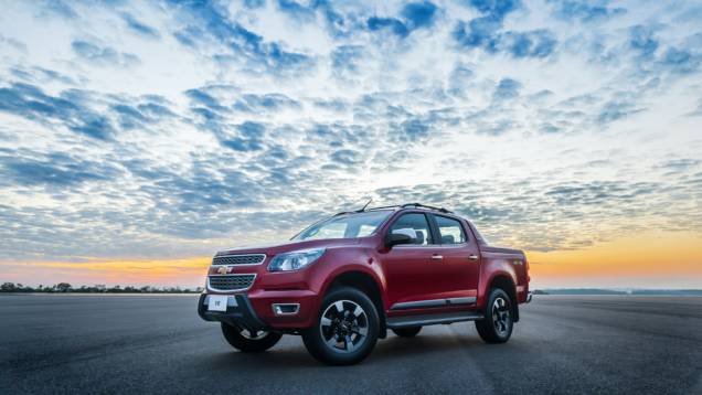 Modelo usa motor 2.8 turbodiesel, câmbio automático de seis marchas e tem tração 4x4 - <a href="https://quatrorodas.abril.com.br/carros/impressoes/chevrolet-s10-high-country-885162.shtml" rel="migration">Leia mais</a>