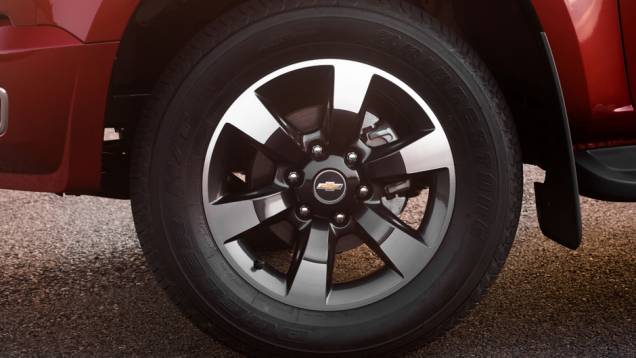 As rodas de aro 18 tem tem desenho exclusivo e superfície usinada - <a href="https://quatrorodas.abril.com.br/carros/impressoes/chevrolet-s10-high-country-885162.shtml" rel="migration">Leia mais</a> As rodas de aro 18 tem tem desenho exclusivo e superfície usinada - <a href="https://quatrorodas.abril.com.br/carros/impressoes/chevrolet-s10-high-country-885162.shtml" rel="migration">Leia mais</a>