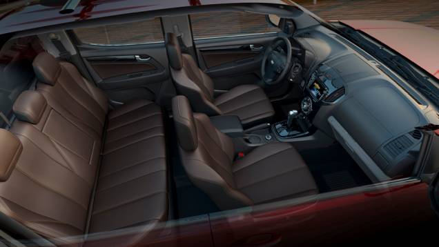 Espaço interno de sobra para cinco passageiros; console central destoa do restante do painel em plástico duro - <a href="https://quatrorodas.abril.com.br/carros/impressoes/chevrolet-s10-high-country-885162.shtml" rel="migration">Leia mais</a> Espaço interno de sobra para cinco passageiros; console central destoa do restante do painel em plástico duro - <a href="https://quatrorodas.abril.com.br/carros/impressoes/chevrolet-s10-high-country-885162.shtml" rel="migration">Leia mais</a>
