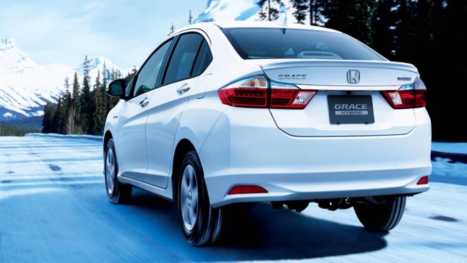 Sedã apresenta porta-malas com capacidade para 430 para litros | <a href="https://quatrorodas.abril.com.br/noticias/fabricantes/honda-mostra-grace-hybrid-japao-818809.shtml" rel="migration">Leia mais</a>
