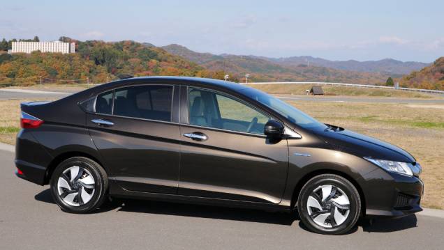 Equipado com um motor elétrico, híbrido oferece consumo médio de 34km/l | <a href="https://quatrorodas.abril.com.br/noticias/fabricantes/honda-mostra-grace-hybrid-japao-818809.shtml" rel="migration">Leia mais</a>