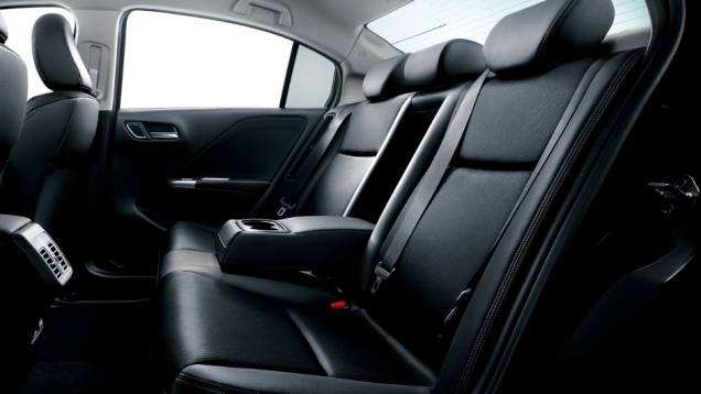 Aumento da distância entre-eixos proporciona mais espaço aos passageiros no banco de trás | <a href="https://quatrorodas.abril.com.br/noticias/fabricantes/honda-mostra-grace-hybrid-japao-818809.shtml" rel="migration">Leia mais</a> Aumento da distância entre-eixos proporciona mais espaço aos passageiros no banco de trás | <a href="https://quatrorodas.abril.com.br/noticias/fabricantes/honda-mostra-grace-hybrid-japao-818809.shtml" rel="migration">Leia mais</a>