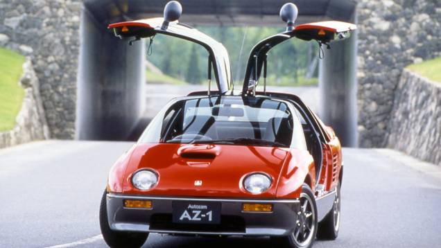 Autozam AZ-1 (1992-1995):Visual aerodinâmico e portas asa-de-gaivota. Mercedes SL? Que nada! O AZ-1, feito pela Suzuki para marca da Mazda, produzia "revigorantes" 64 cv. | <a href="https://quatrorodas.abril.com.br/galerias/especiais/galeria-kei-jidosha-7" rel="migration"></a>