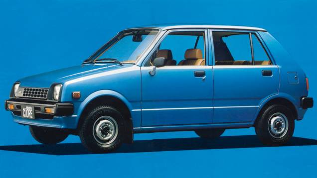 Daihatsu Cuore (1980-):Aposentou o Fellow, na época Max Cuore, com a porta traseira que fez dele um hatch de fato. Ele e o Subaru Vivio foram os únicos kei vendidos no Brasil - o Cuore de 1995 a 1999. | <a href="https://quatrorodas.abril.com.br/galeria" rel="migration"></a>