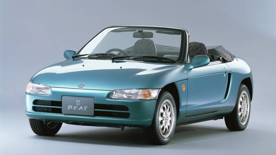 Honda Beat (1991-1996):Roadster de motor central, ele usava um propulsor de três cilindros, 660 cm³ e 64 cv. Com 760 kg de peso, chegava a 135 km/h. Detalhe: eletronicamente limitados. | <a href="https://quatrorodas.abril.com.br/galerias/especiais/gale" rel="migration"></a>