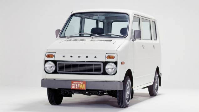 Honda Life Step-Van (1972-1974):Esta vanzinha de desenho bem reto preconizou o estilo que diversos kei jidosha atuais adotam. Sua versão picape pesava 550 kg - e levava 350 kg, 63% do seu peso. | <a href="https://quatrorodas.abril.com.br/galerias/espec" rel="migration"></a>